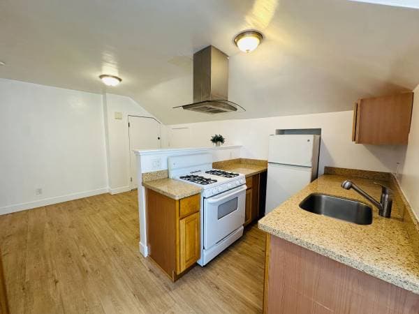 2BR/1BA Apartment · Berkeley photo 3