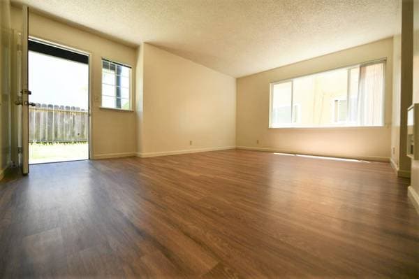 2BR/2BA Apartment on Ellsworth St · Berkeley photo 4