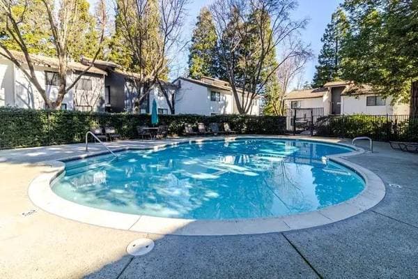 2BR/1BA Apartment on Pine Street · Martinez photo 4