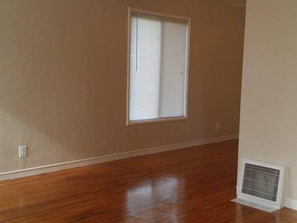 2BR/1BA Townhouse · San Leandro photo 4