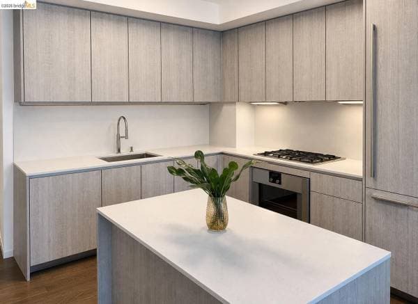 1BR/2BA Condo on Main Street · San Francisco photo 4