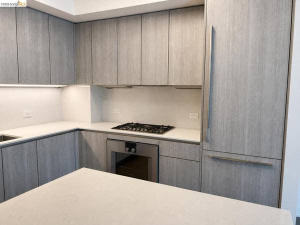 1BR/2BA Condo on Main Street · San Francisco photo 5