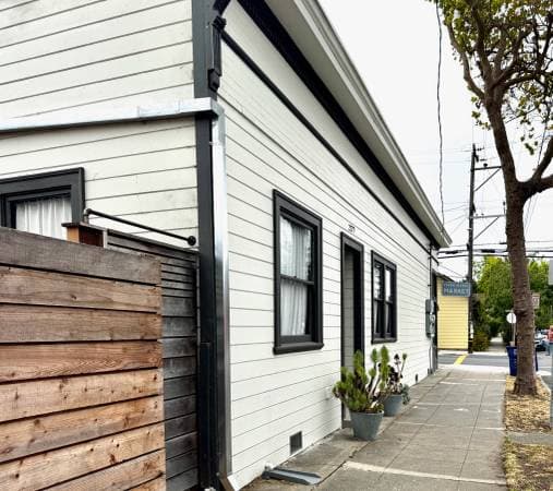 2BR/1BA Single Family House on 7th Street · Berkeley photo 2