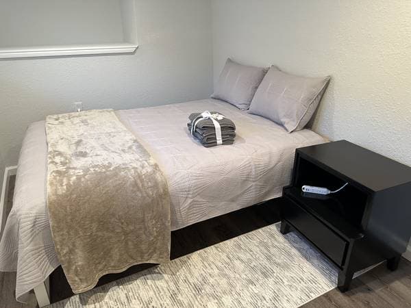 1BR/1BA Single Family House · San Carlos photo 3