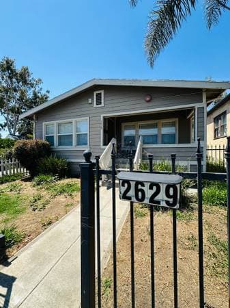 2BR/2BA Flat · Oakland photo 1