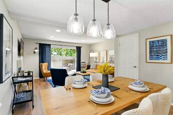 2BR/1BA Apartment on Lakeville Cir · Petaluma photo 4