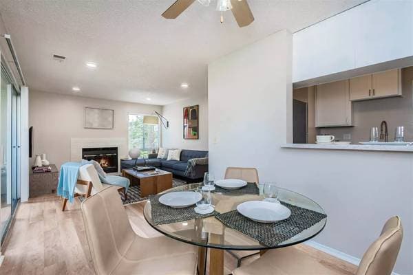 3BR/2BA Apartment on Lakeville Cir · Petaluma photo 4