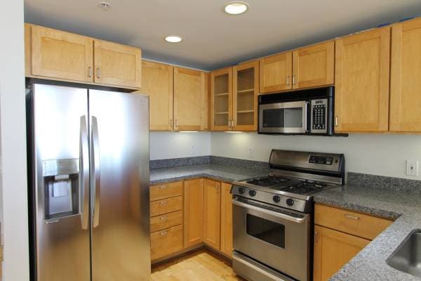 Modern Industrial 2 BR, 2 BA Multi-Level Condo for Rent in SOMA photo 5