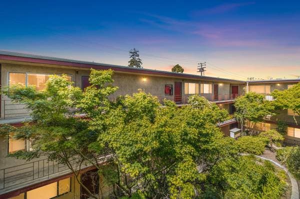 1BR/1BA Apartment on E17th. St · Oakland photo 4