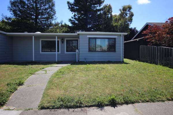 3BR/1BA Single Family House on Moraga Drive · Santa Rosa photo 1