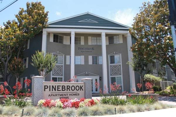 2BR/1BA Apartment on Fremont Blvd · Fremont photo 2