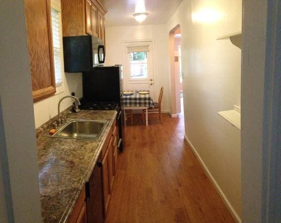 1BR/1BA Single Family House on Lily St. · Walnut Creek photo 2