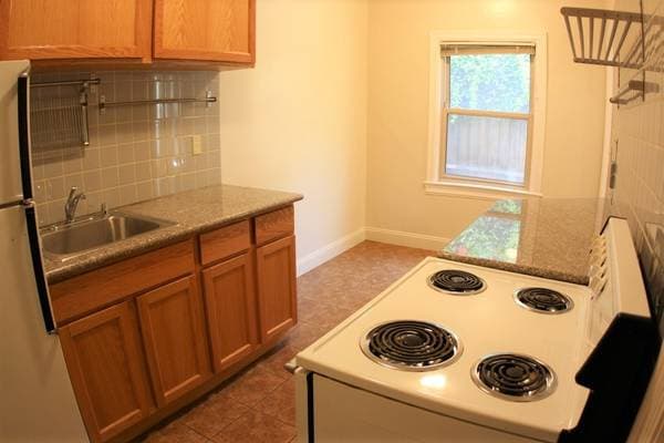 0BR/1BA Apartment on Lester Ave · Oakland photo 4