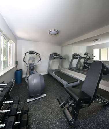 2BR/2BA Apartment on Gading Rd · Hayward photo 4