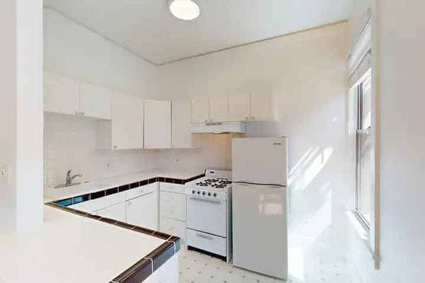 1408 California photo 2