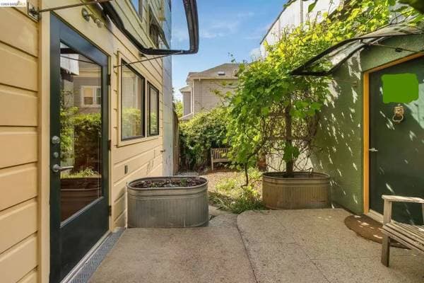 2BR/1BA Apartment · Berkeley photo 1