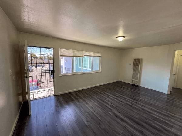 2BR/1BA Apartment on Holly St · Oakland photo 3