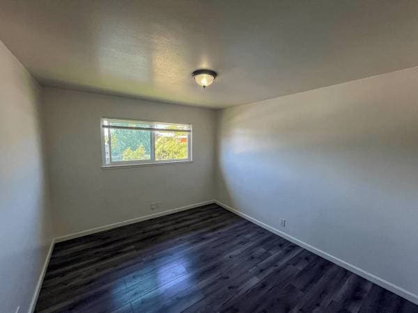 2BR/1BA Apartment on Holly St · Oakland photo 4