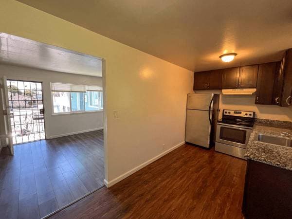 2BR/1BA Apartment on Holly St · Oakland photo 5