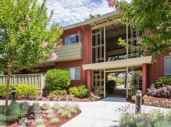 1BR/1BA Apartment on Massol Avenue · Los Gatos photo 5