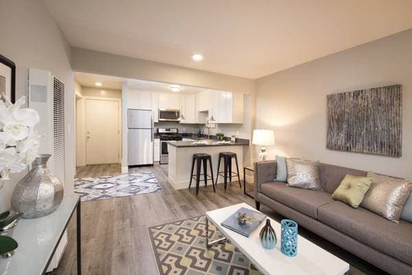 3BR/2BA Apartment on Harder Rd. · Hayward photo 3