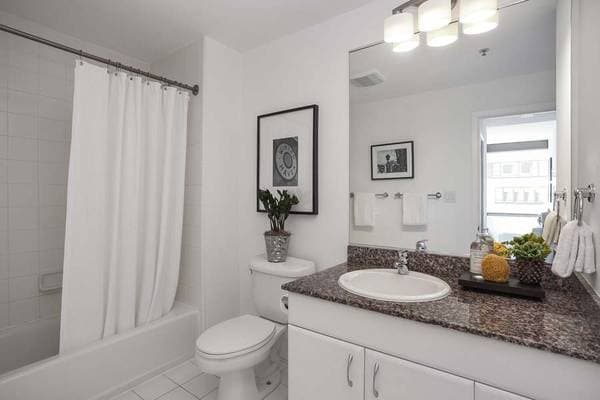 2BR/2BA Condo · San Francisco photo 4