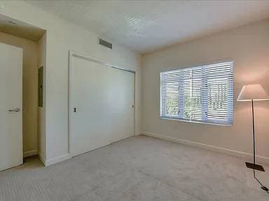 Condos on W Saint James St · San Jose photo 4