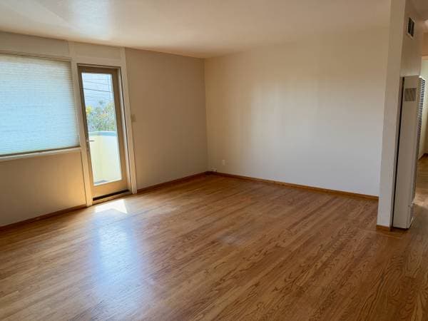 2BR/1BA Apartment · Oakland photo 3