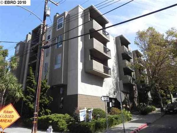 0BR/1BA Apartment · Oakland photo 1