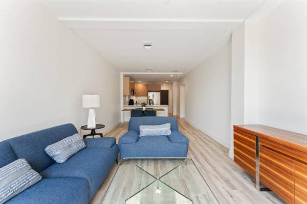 1BR/1BA Apartment on Telegraph Ave. · Oakland photo 3