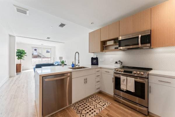 1BR/1BA Apartment on Telegraph Ave. · Oakland photo 4