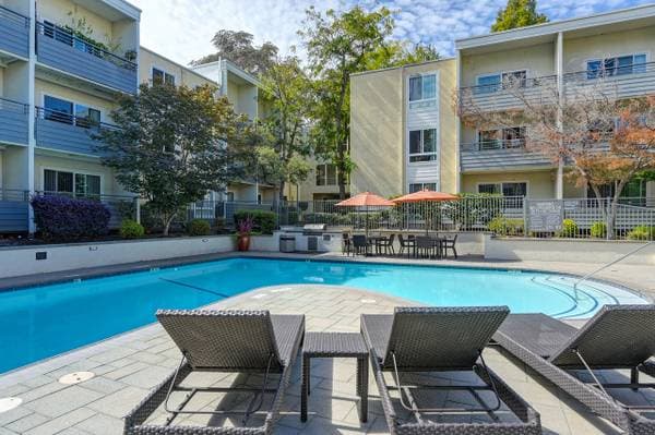 0BR/1BA Apartment on Creekside Drive · Walnut Creek photo 5