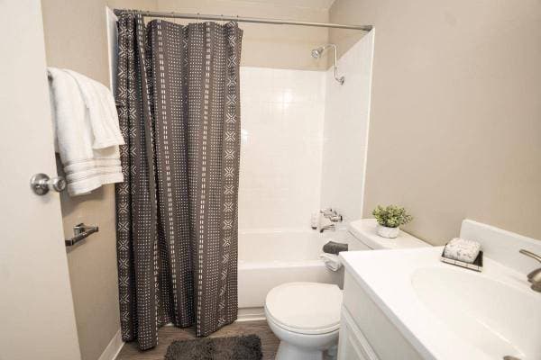 3BR/1BA Apartment on 1/2 W K St Near 5th And J Street · Port Costa photo 2
