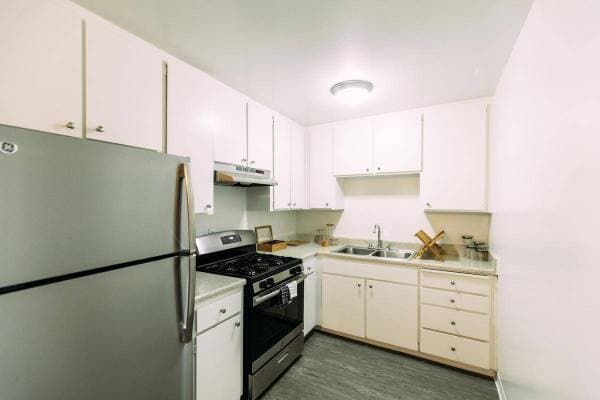 3BR/1BA Apartment on 1/2 W K St Near 5th And J Street · Port Costa photo 3