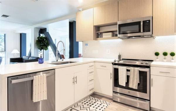 2BR/1BA Apartment on Telegraph Ave. · Oakland photo 3