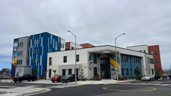 0BR/1BA Apartment · Oakland photo 1