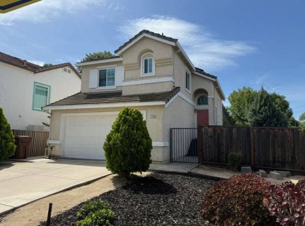 3BR/3BA Apartment · Brentwood photo 1