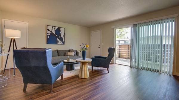 2BR/1BA Apartment · Fairfield photo 3