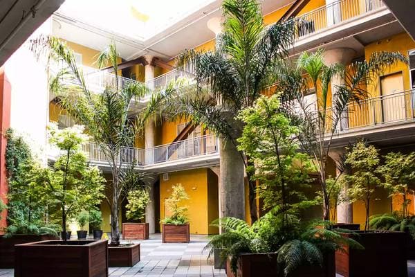 0BR/1BA Apartment on Telegraph Avenue · Oakland photo 1