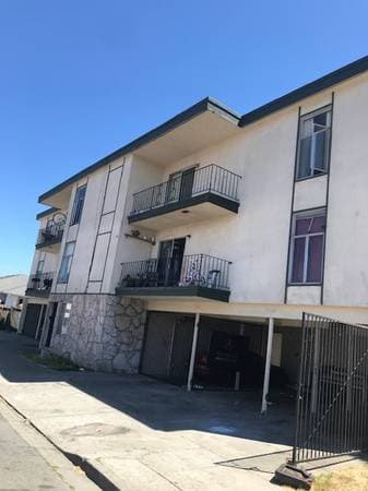 2BR/1BA Apartment on Mission Ave. · Richmond photo 1