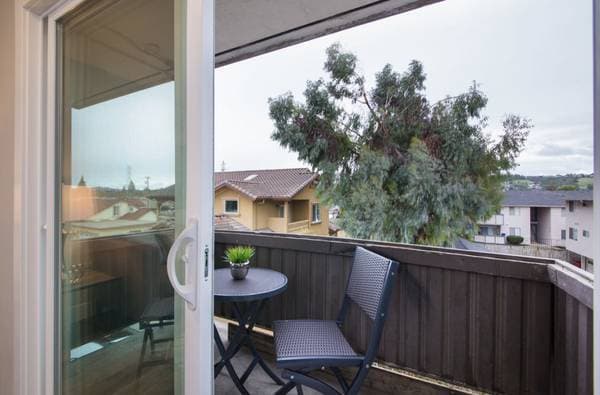 1BR/1BA Apartment on Harder Rd. · Hayward photo 1
