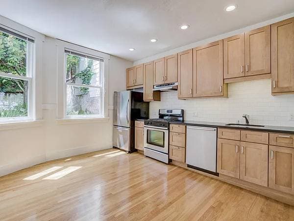 A Jaw-dropping Light-filled Three-bedroom Home In The Heart Of The City photo 2