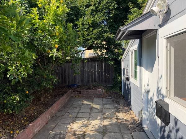 0BR/1BA In Law Adu · Belmont photo 1
