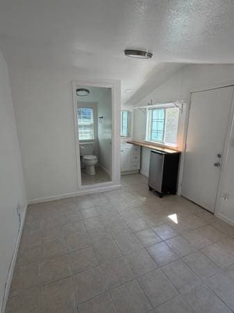 0BR/1BA In Law Adu · Belmont photo 2