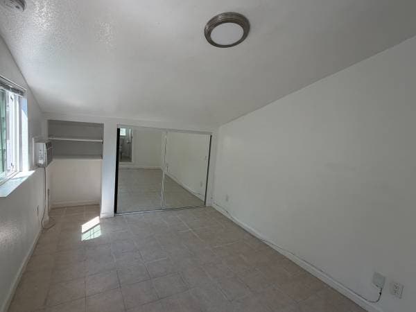 0BR/1BA In Law Adu · Belmont photo 3