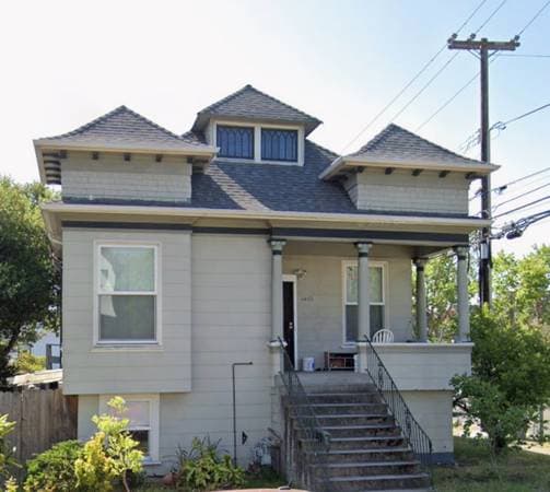 2BR/2BA Apartment on High Street · Oakland photo 1