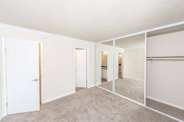 1BR/1BA Apartment on Rainbow Dr · Mountain View photo 5