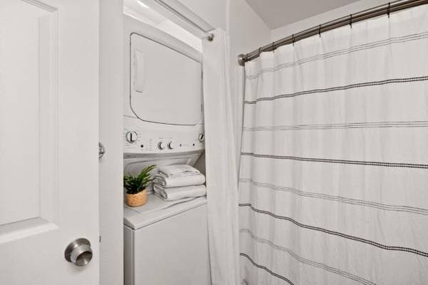 1BR/1BA Condo on W Parr Ave · Redwood Estates photo 5