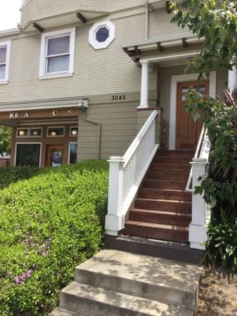 4BR/1BA Flat · Berkeley photo 1