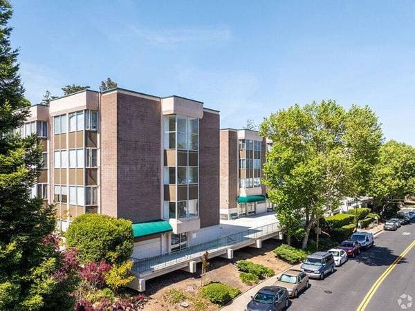 0BR/1BA Apartment on Carlmont Drive · Belmont photo 2